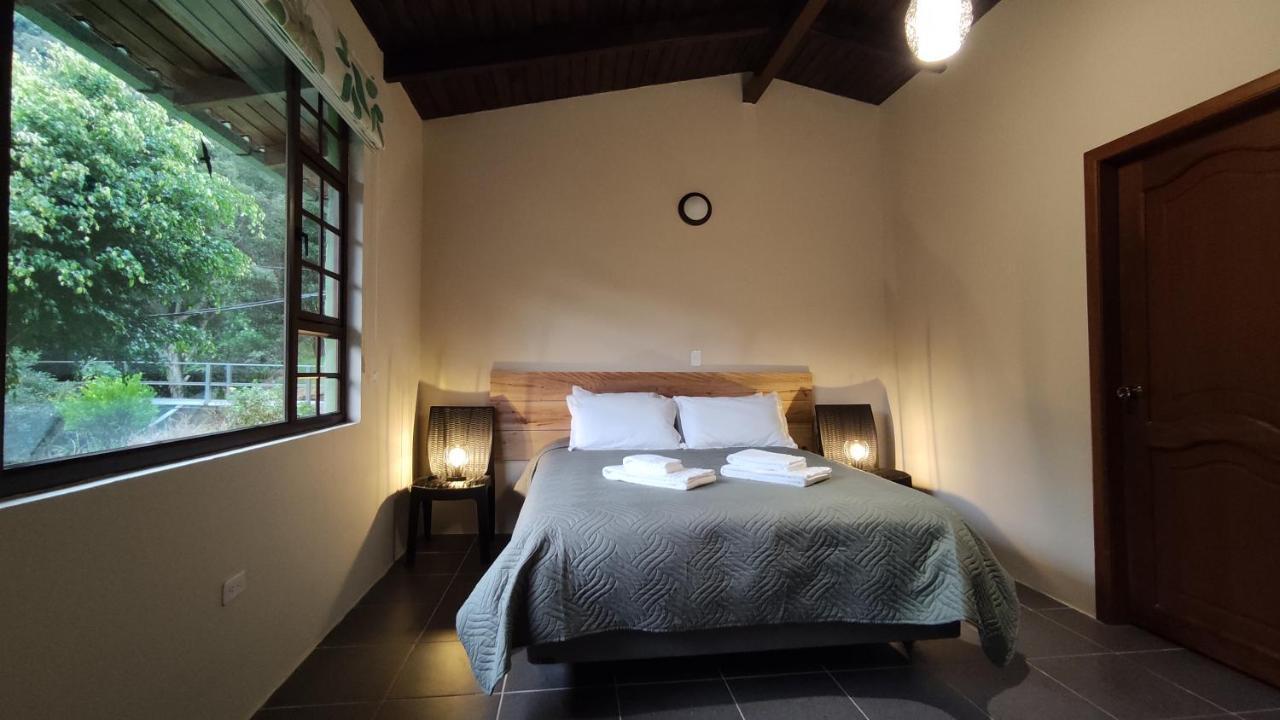 "Casa Verde" En Banos De Agua Santa Con Vista Al Volcan Tungurahua Екстериор снимка