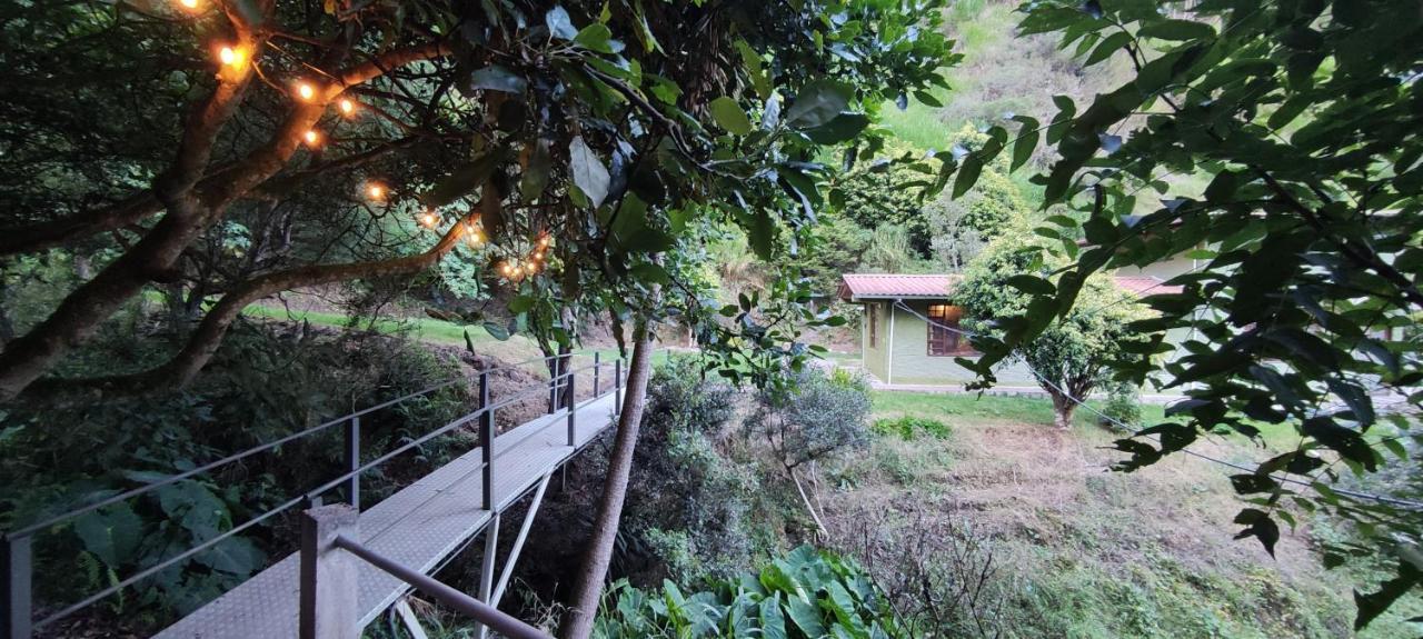 "Casa Verde" En Banos De Agua Santa Con Vista Al Volcan Tungurahua Екстериор снимка